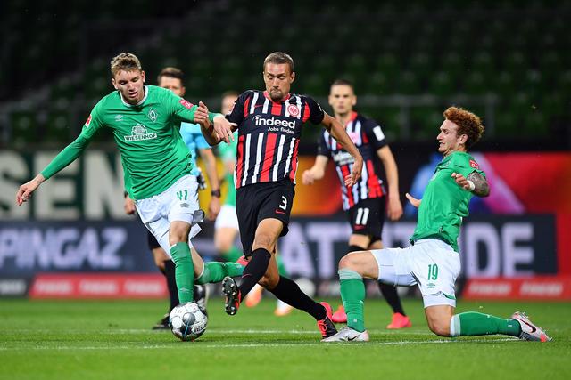 哈利伯顿绝杀米德尔顿42分 步行者险胜雄鹿2-1