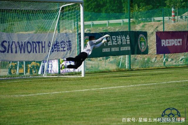 斯图加特前锋翁达夫训练中肌肉拉伤，将伤缺数周